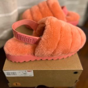 🆕UGG SUPER FLUFF shearling slipper!
10mm sheepskin upper
